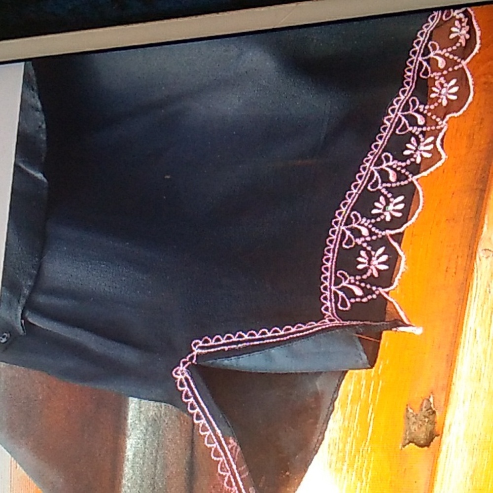 βοΈ Black Silk Blouse WILLI SMITH w/SKIRT SEQUINS & EMBROIDERED PINK Sz 10 - Picture 5 of 14